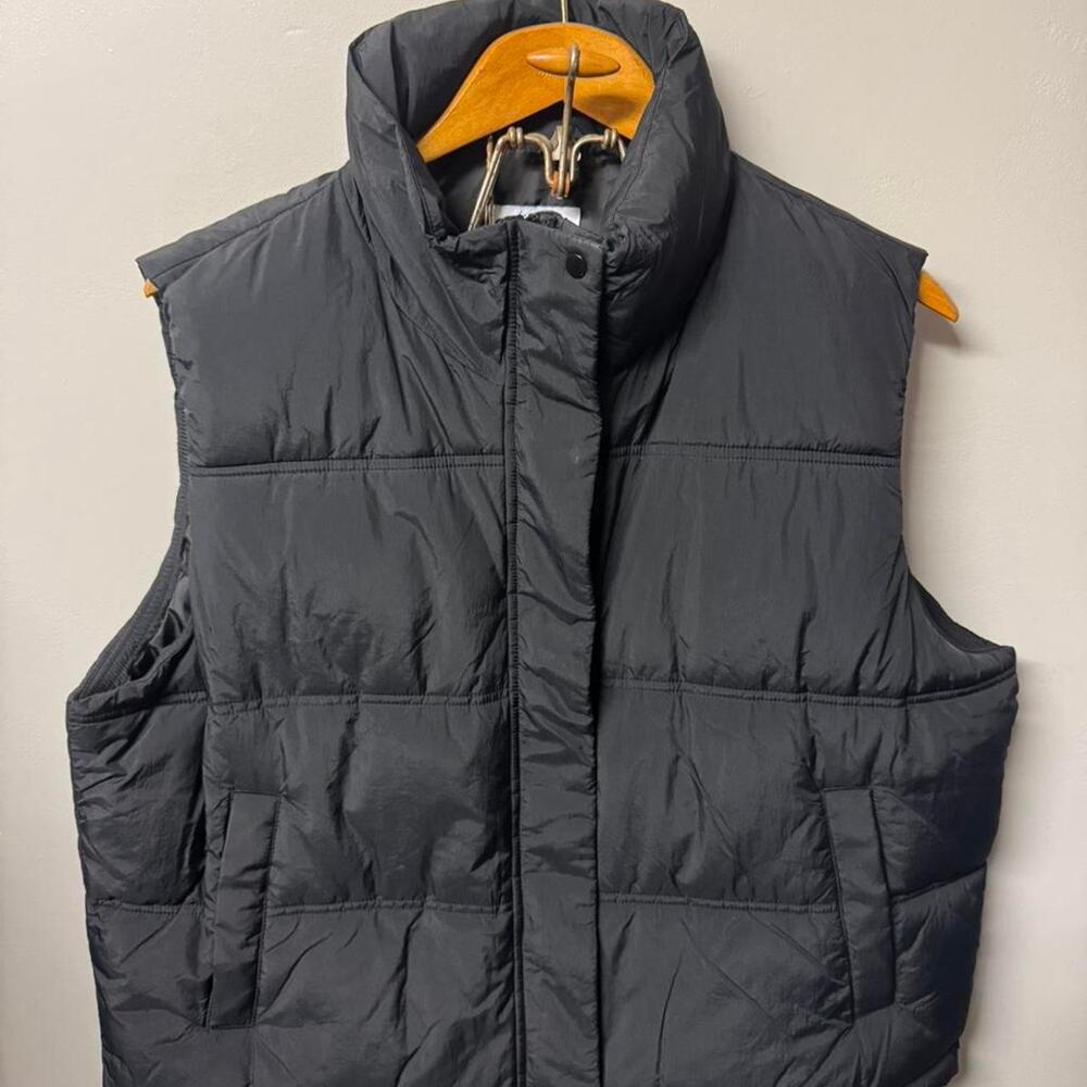 Old navy black puffer vest